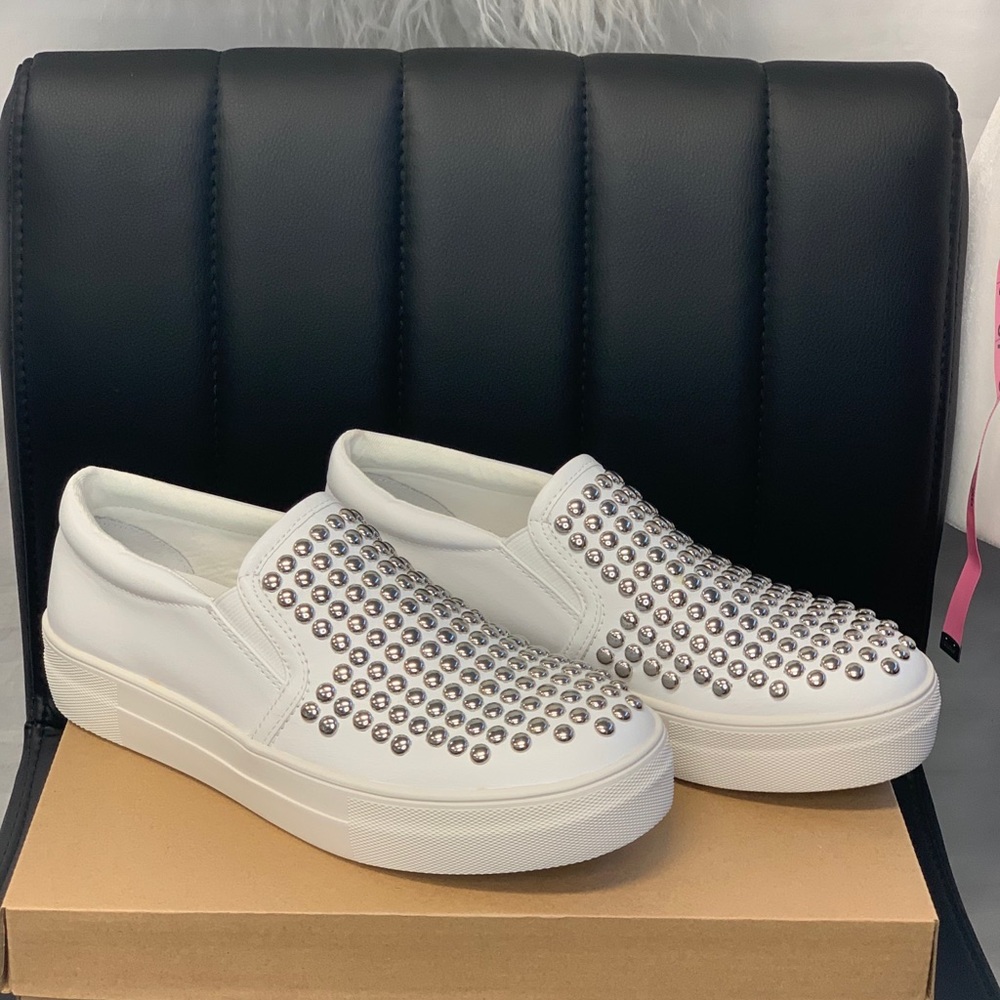 Steve Madden Torrin White With Studs